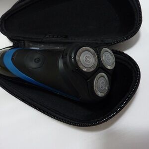 Philips Norelco S1560 Rechargeable Men's Electric Shaver  W/CASE NO POWER CORD